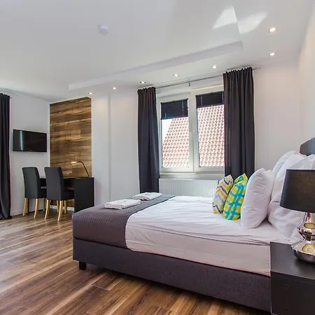 Miramar - Parking, Wi-fi, Kuchnia Ogolnodostepna (adults Only) Bed & Breakfast